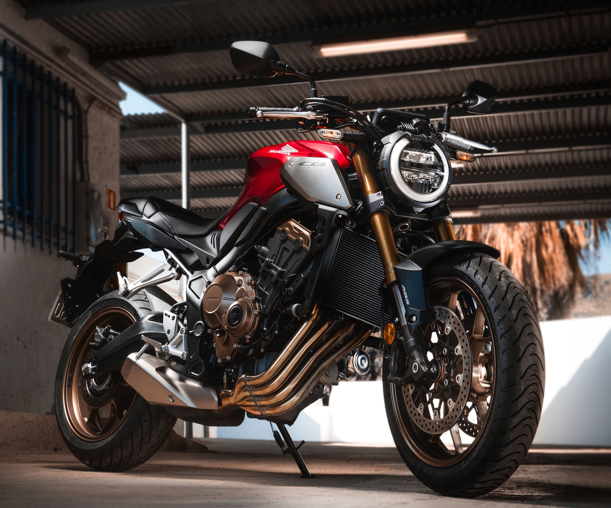 Motocicletta moderna, esempio di design innovativo e tecnologia avanzata